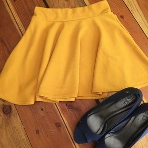 ⭐️Yellow mini skirt